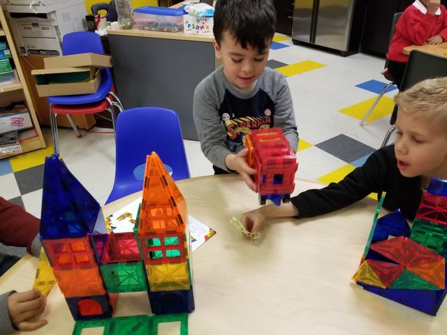 kids building houses