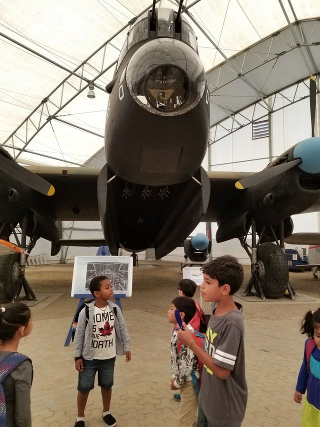 kids r fun tour of big plane